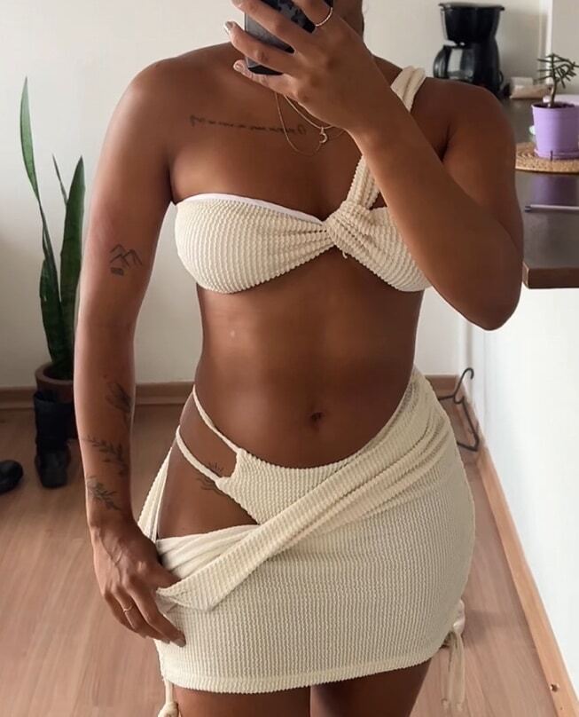 Biquíni Feminino Ivony + Saída de banho